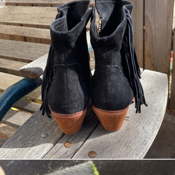 Boots - Picture 3 of 6